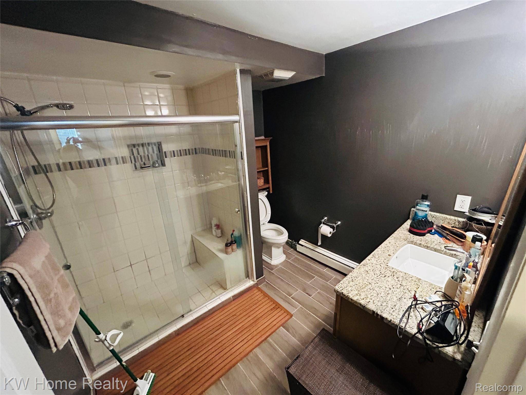 28418 W 8 Mile RD #a5, Farmington Hills, MI 48336