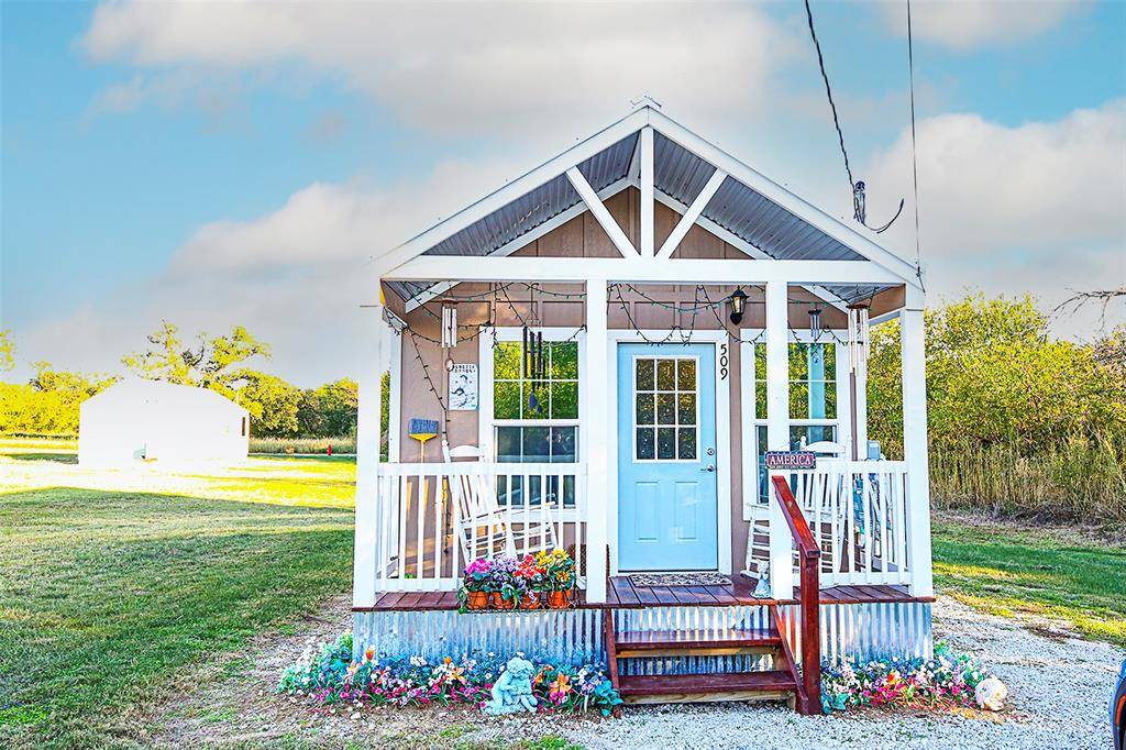 509 Ussery Street, Bowie, TX 76230