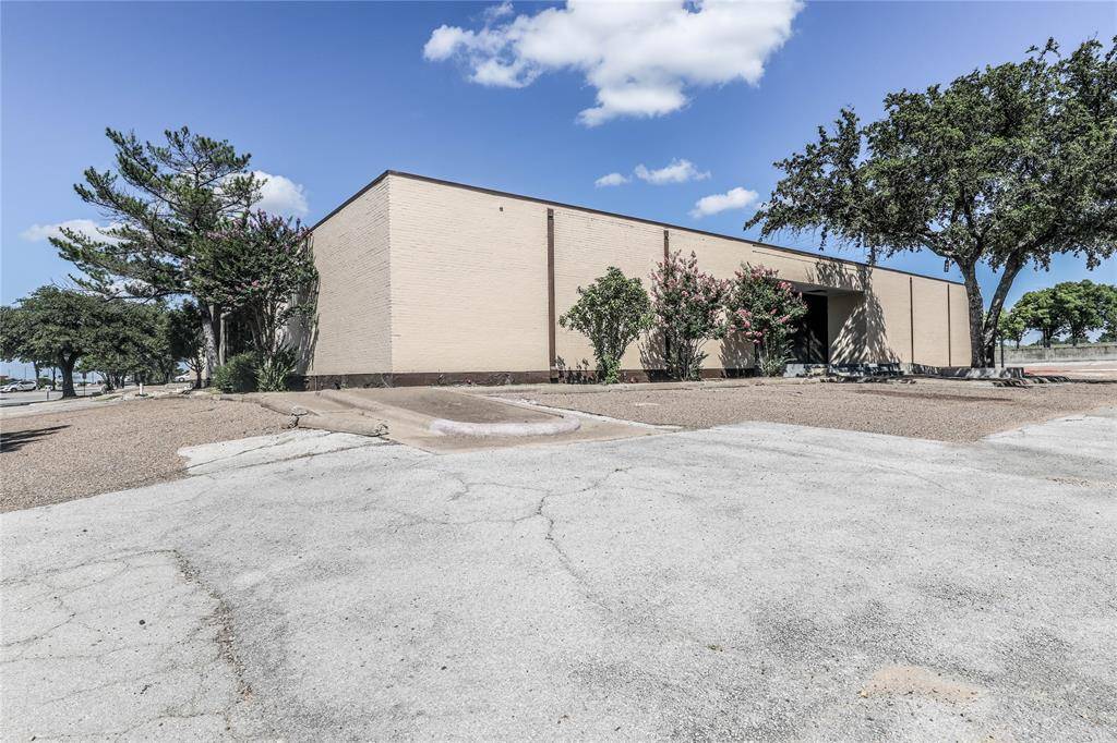 7471 Marvin D Love, Dallas, TX 75237