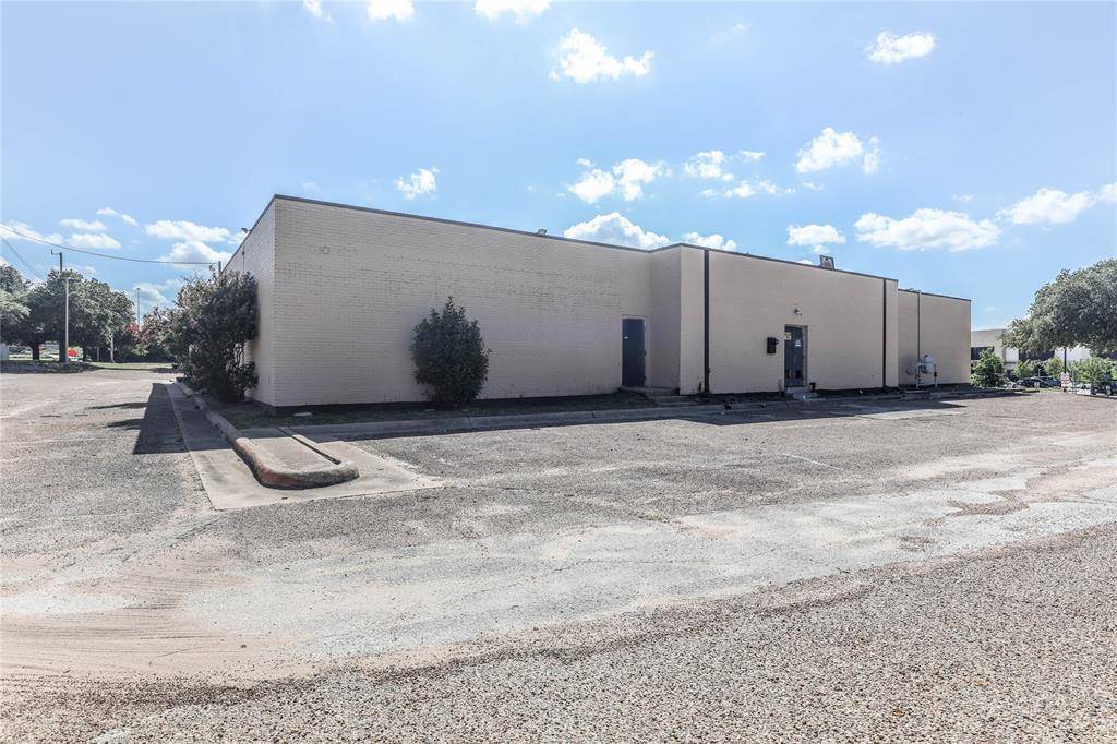 7471 Marvin D Love, Dallas, TX 75237