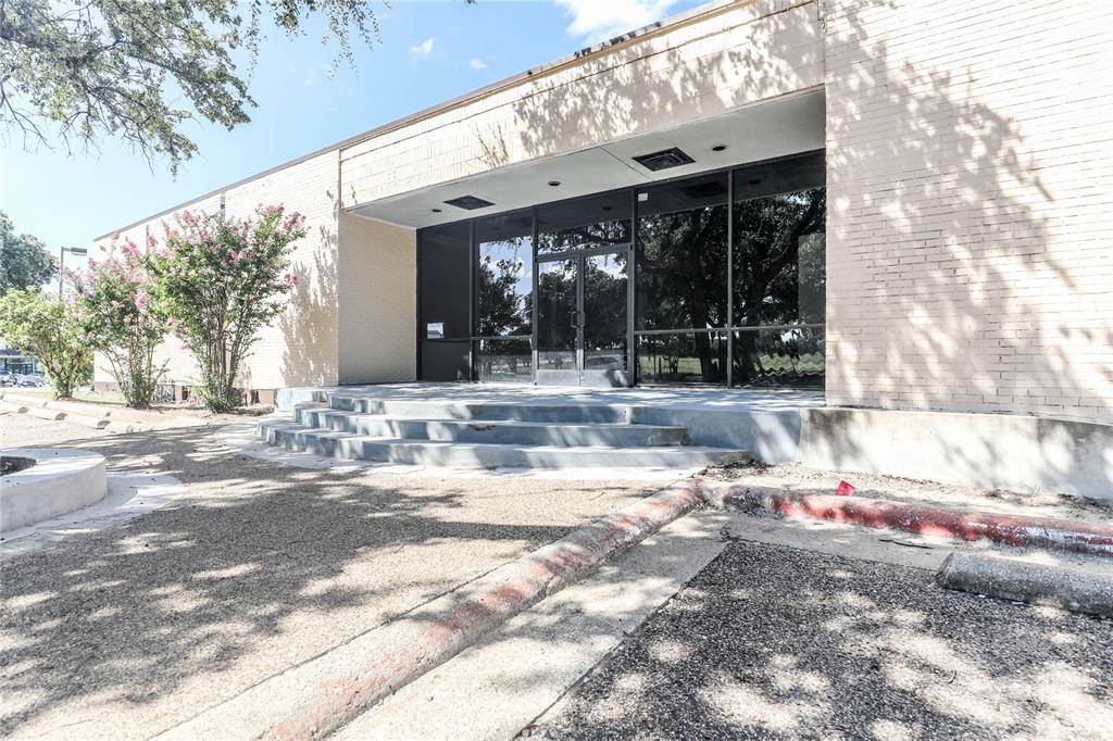 7471 Marvin D Love, Dallas, TX 75237