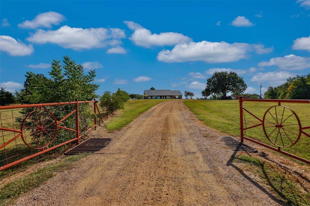 491 Navajo Road, Whitesboro, TX 76273