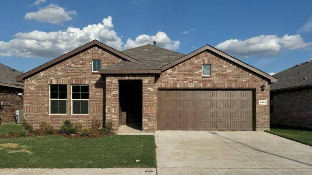 8500 HOLLYMEAD Lane, Fort Worth, TX 76131
