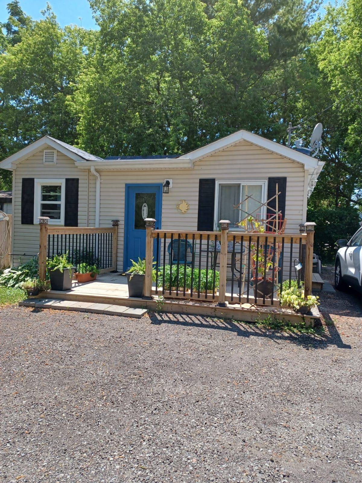 28 & 30 Thompson DR, Georgina, ON L0E 1L0