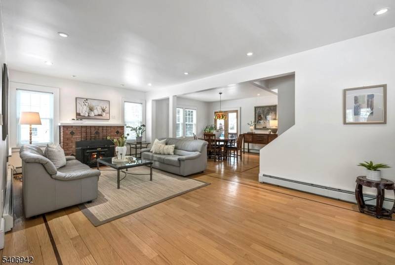 33 Homewood Ave, Allendale Boro, NJ 07401