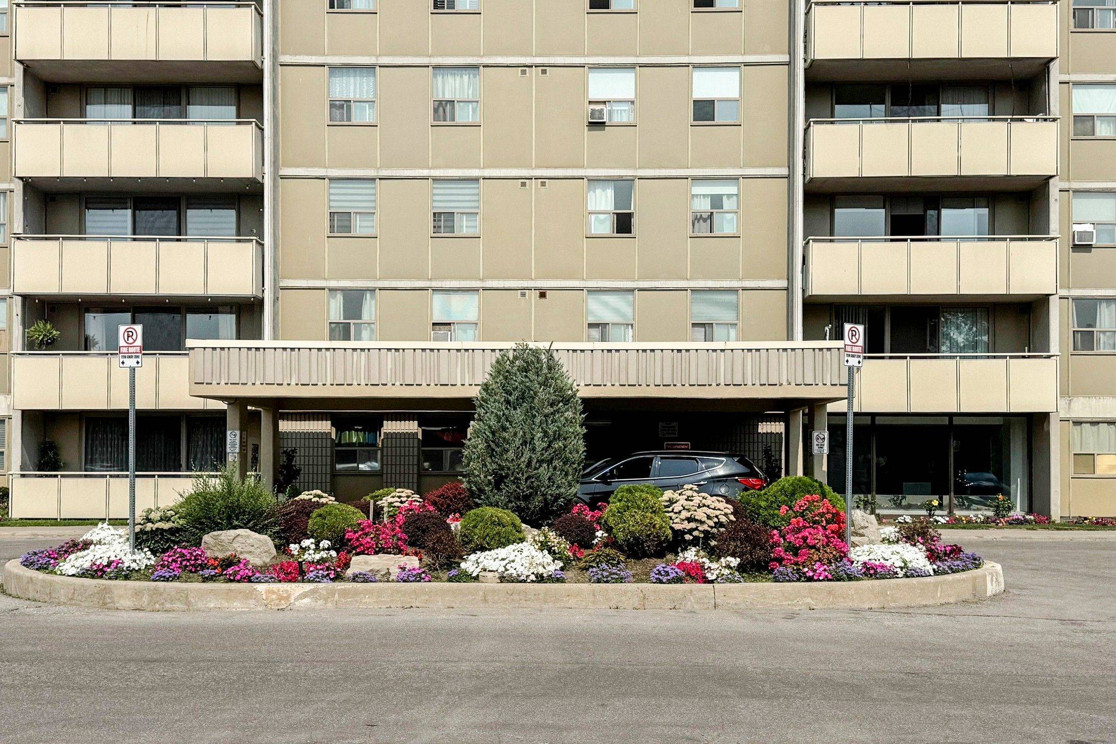 1338 York Mills RD #702, Toronto C13, ON M3A 3M3