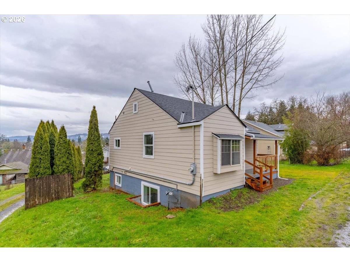 175 NW 3RD ST, Willamina, OR 97396