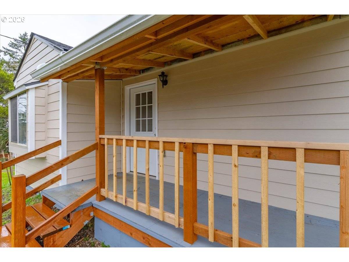 175 NW 3RD ST, Willamina, OR 97396