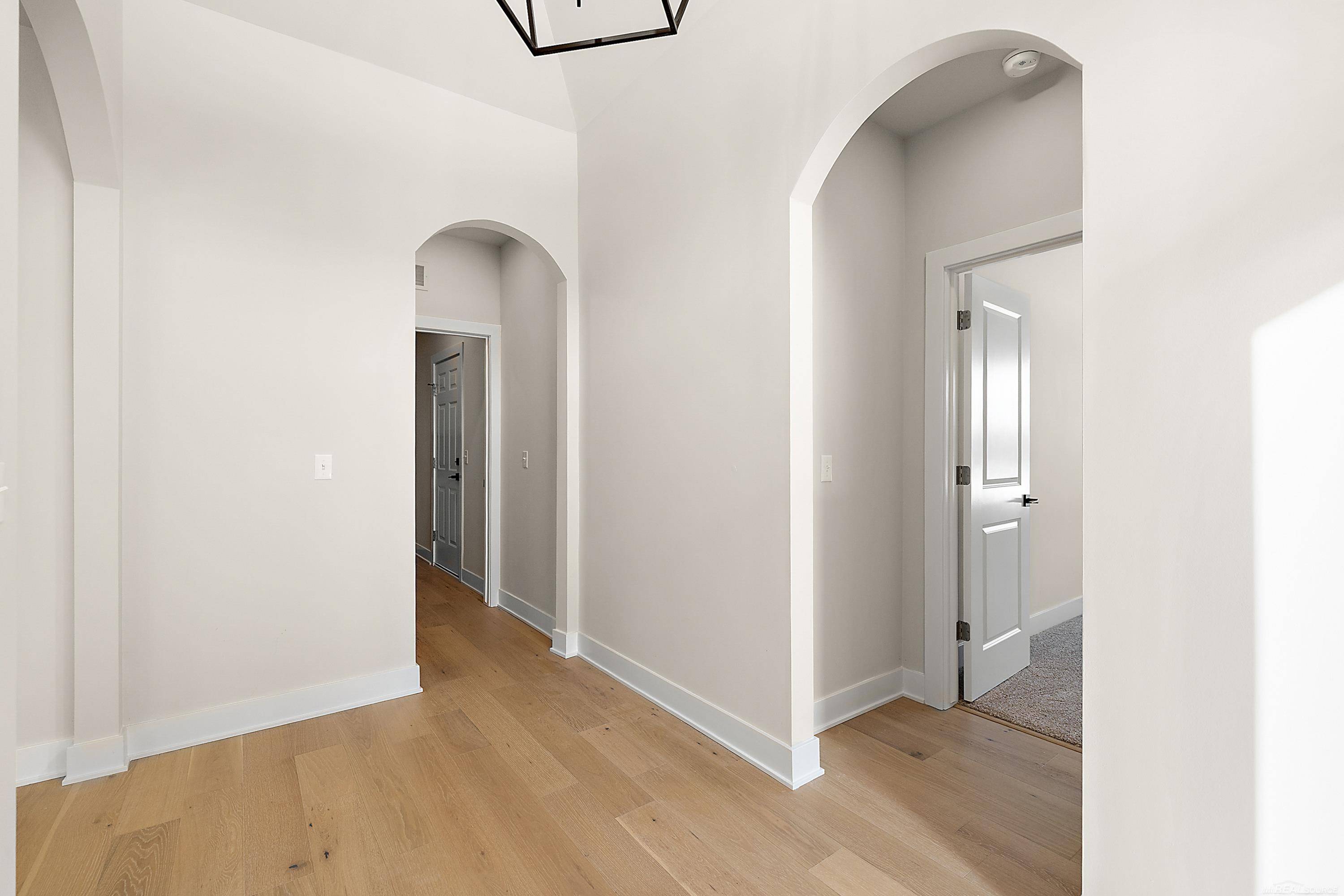 21142 Lilac LN, Clinton Twp, MI 48036