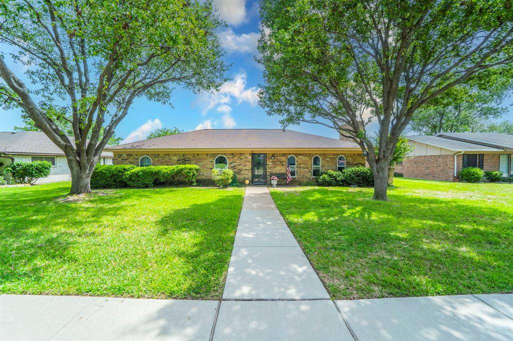 2138 Wellington Drive, Grand Prairie, TX 75051