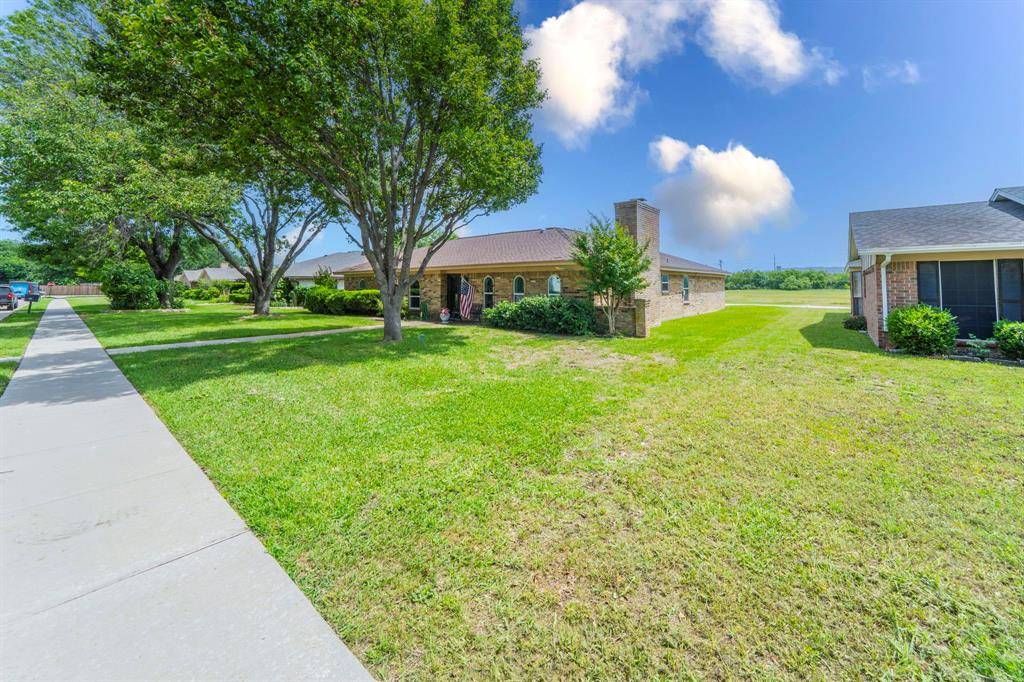 2138 Wellington Drive, Grand Prairie, TX 75051