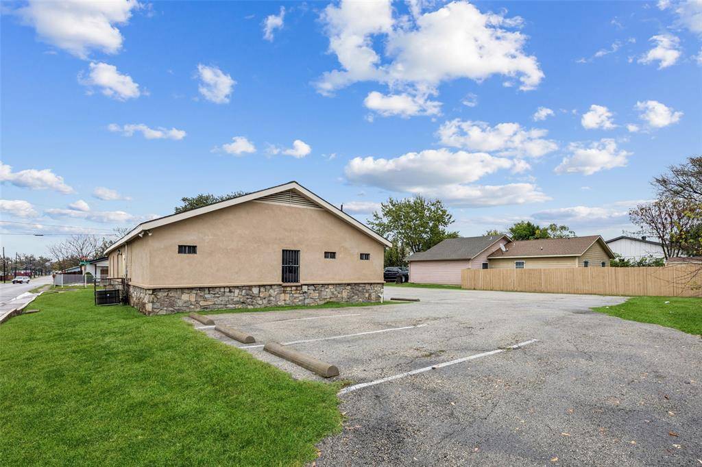 1738 Nomas Street, Dallas, TX 75212