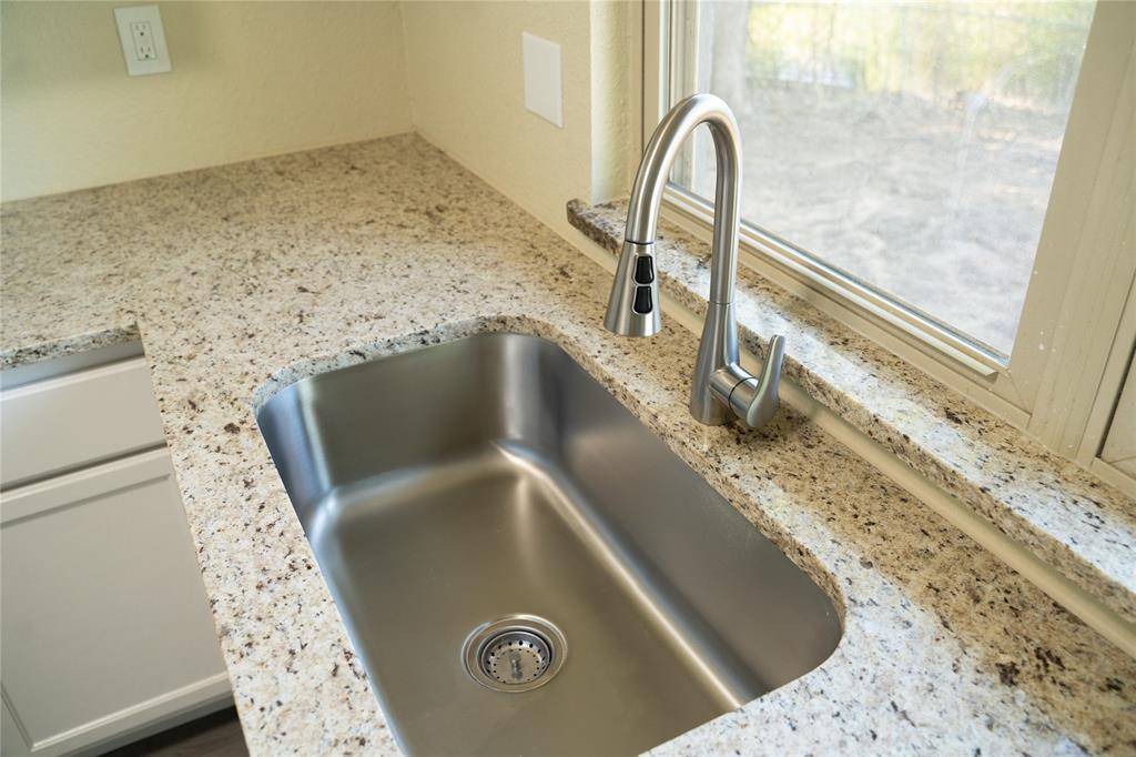 807 Crockett, Midlothian, TX 76065