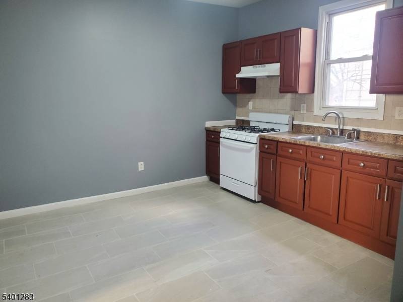 64 Schuyler Ave, Newark City, NJ 07112