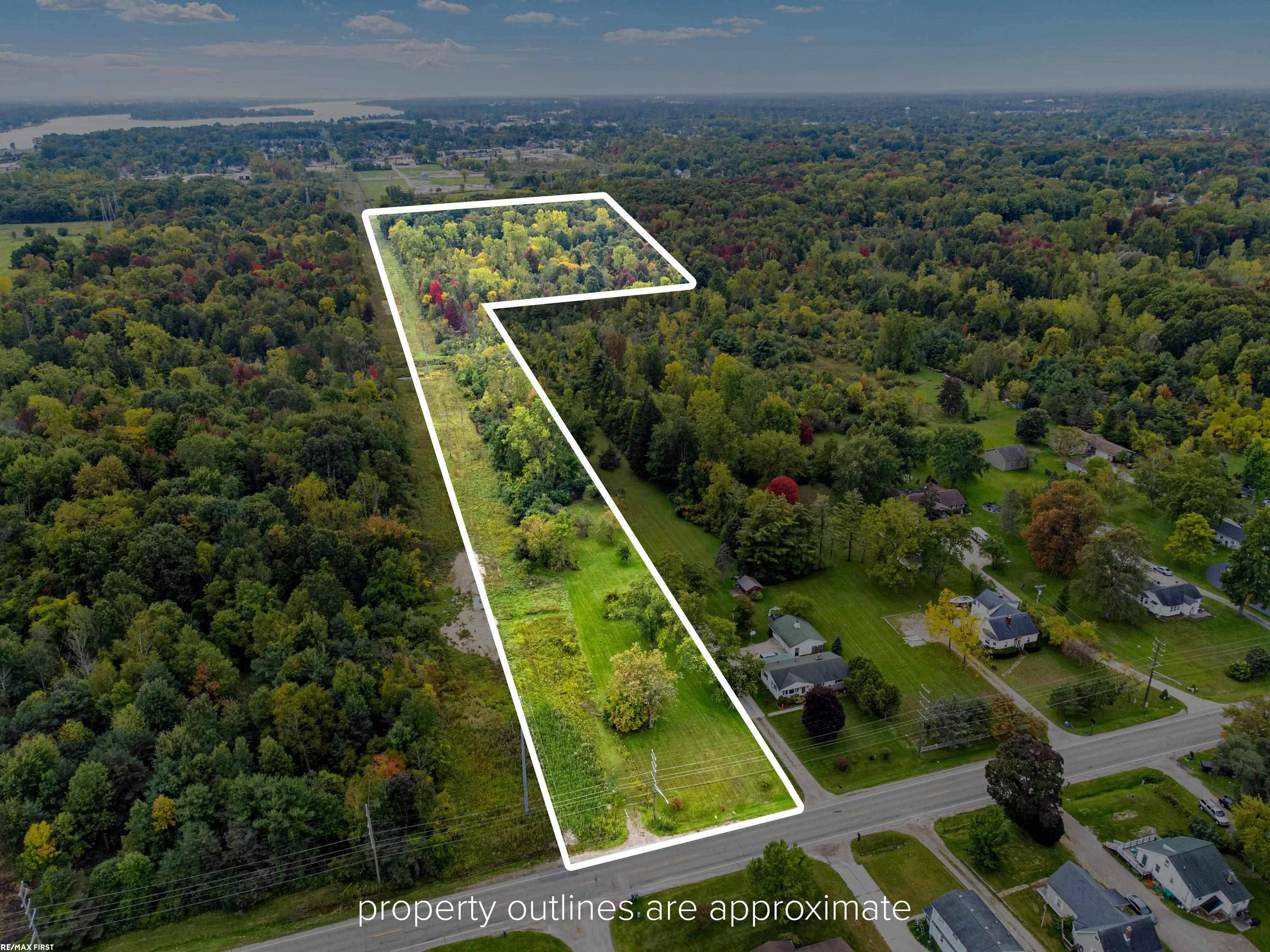 3605 Ravenswood RD, Marysville, MI 48040