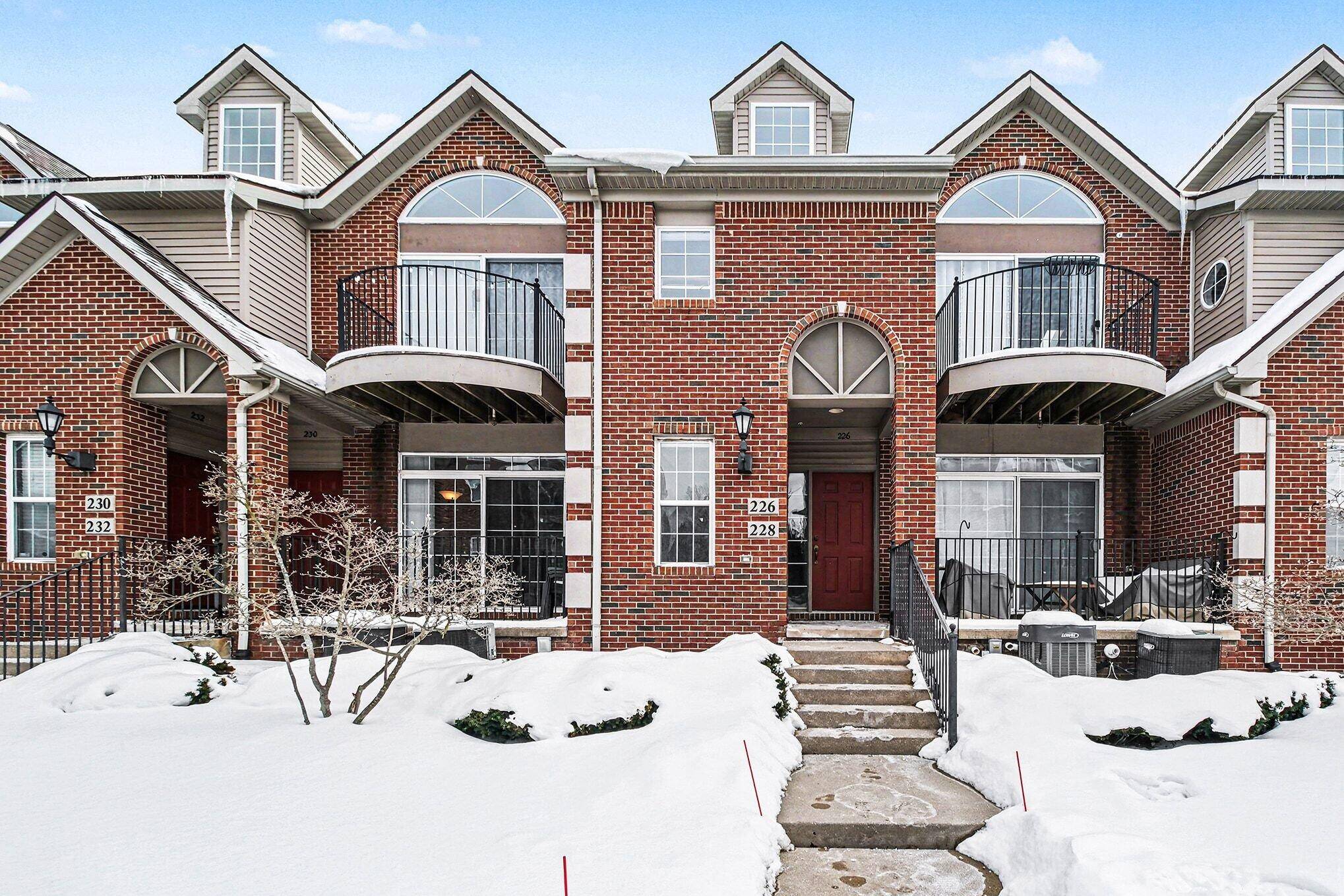 228 W Oakbrook DR, Ann Arbor, MI 48103