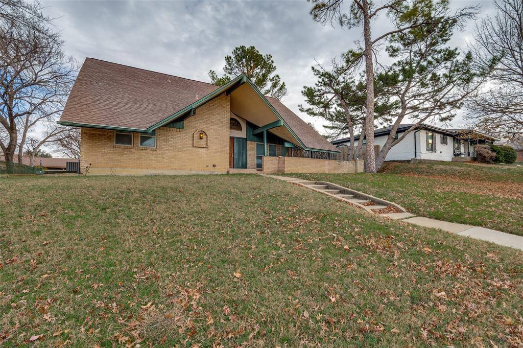 1905 Huntington Drive, Grand Prairie, TX 75051