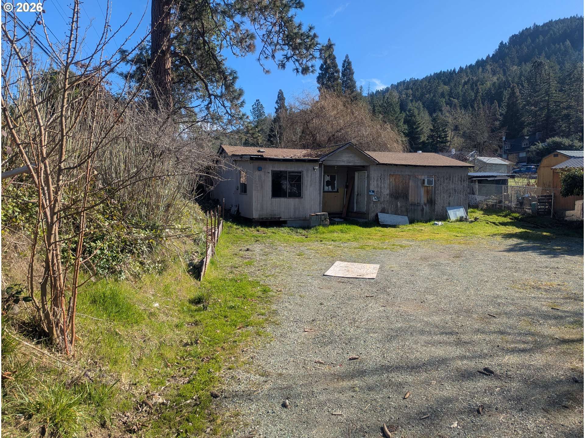 301 B AVE, Canyonville, OR 97417