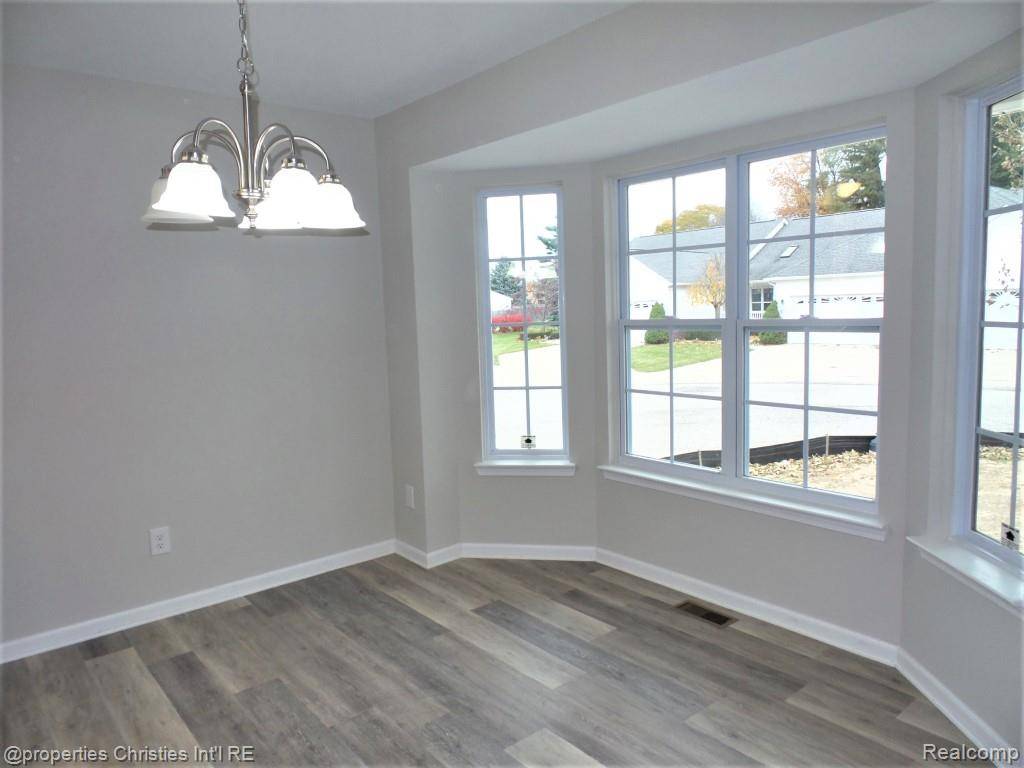 826 Nelsons Ridge DR #21, Howell, MI 48843