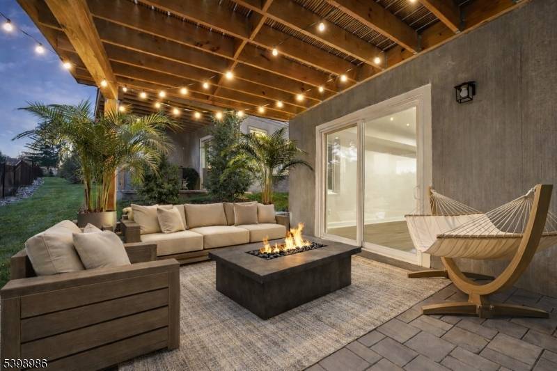 6 Birdie Ln, Boonton Town, NJ 07005