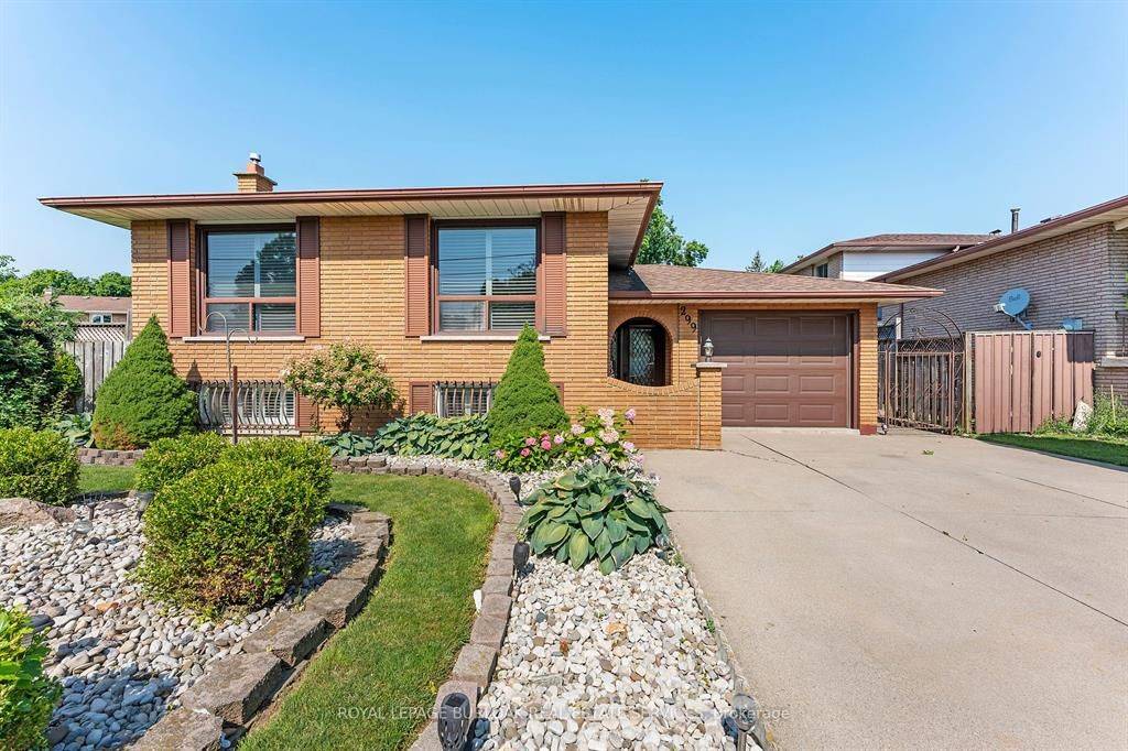 299 EASTDALE BLVD, Hamilton, ON L8E 3W9