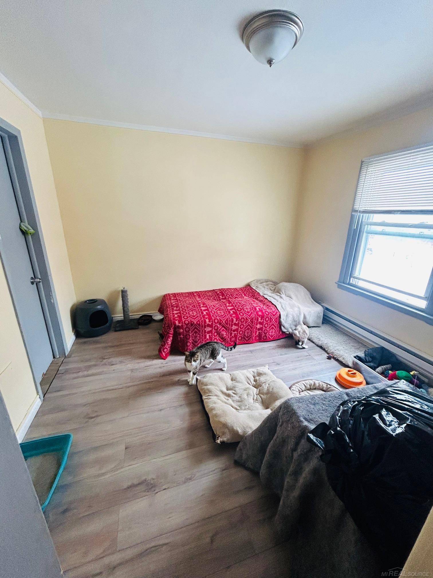 13521 E McNichols RD, Detroit, MI 48205