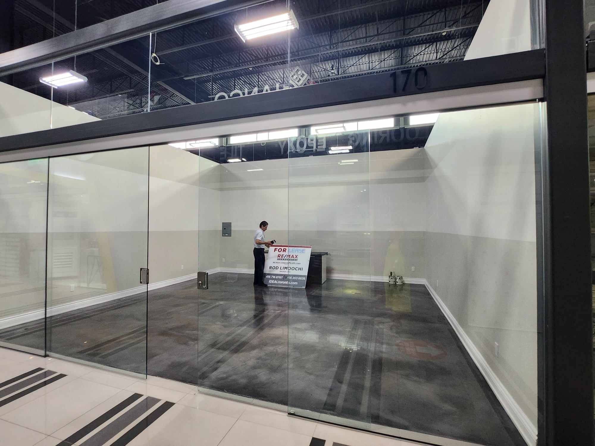 7250 Keele ST #170, Vaughan, ON L4K 1Z8