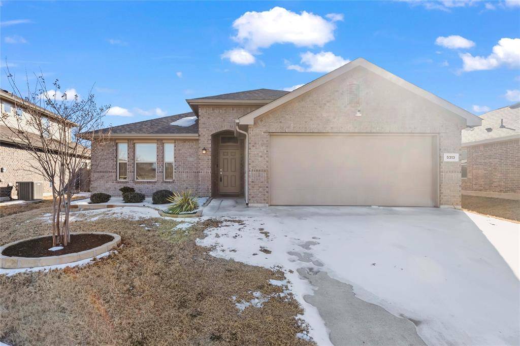 5313 Creek Hill Lane, Fort Worth, TX 76179