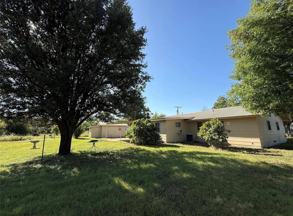 105 W Elm Street, Gustine, TX 76455