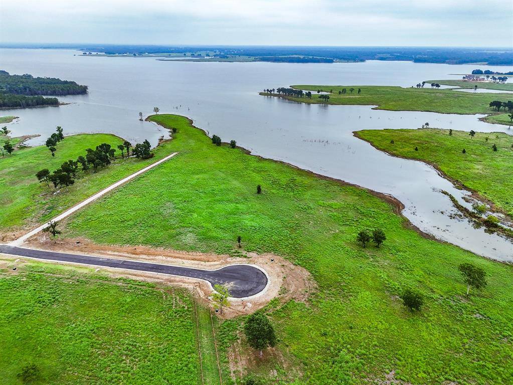 204 Lakeshore Lane, Windom, TX 75492