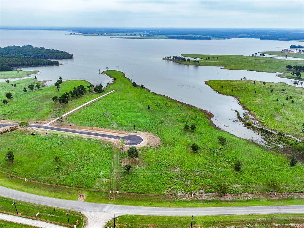 204 Lakeshore Lane, Windom, TX 75492