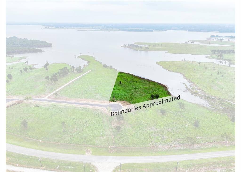 204 Lakeshore Lane, Windom, TX 75492