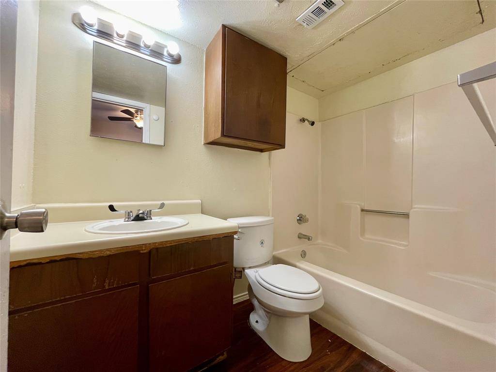 2526 W Prairie Street #203, Denton, TX 76201