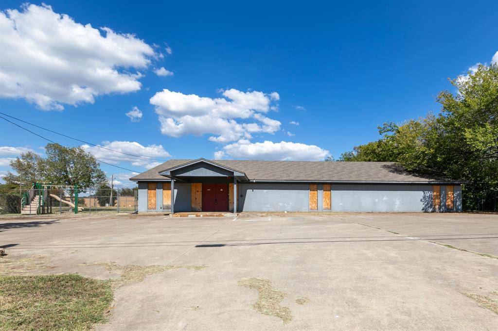 6409 W Poly Webb Road, Arlington, TX 76016