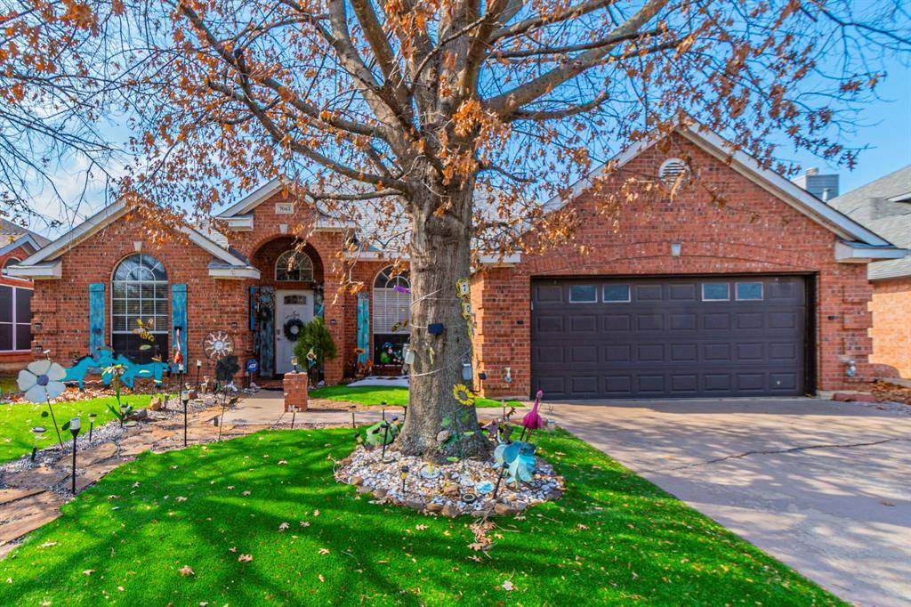 7043 Echo Lake Court, Arlington, TX 76001