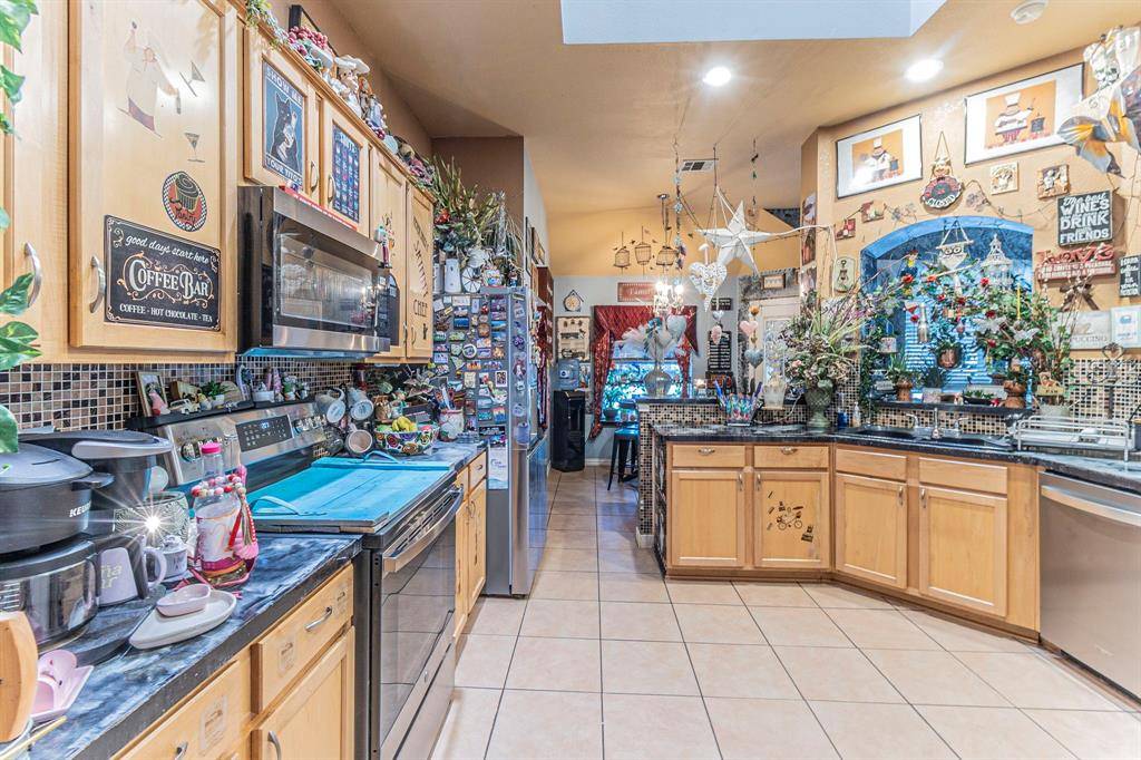 7043 Echo Lake Court, Arlington, TX 76001