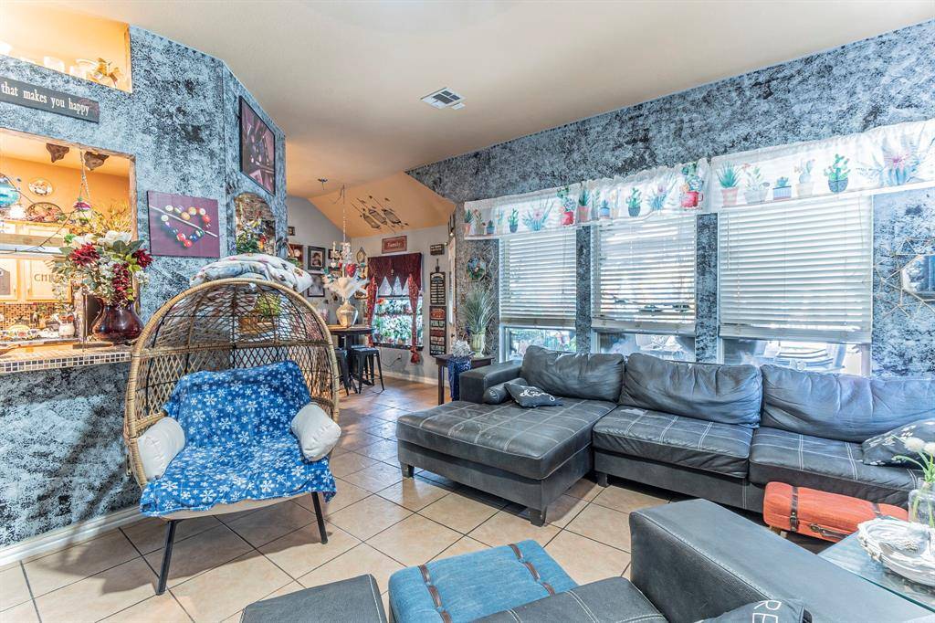 7043 Echo Lake Court, Arlington, TX 76001