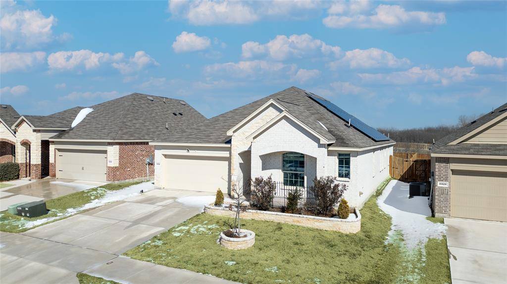 6932 Falconer Way, Fort Worth, TX 76179