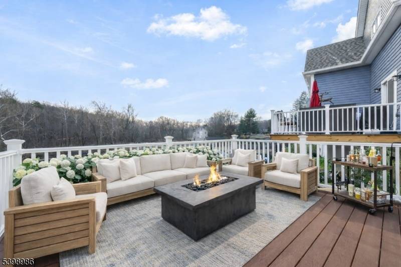 8 Birdie Ln, Boonton Town, NJ 07005