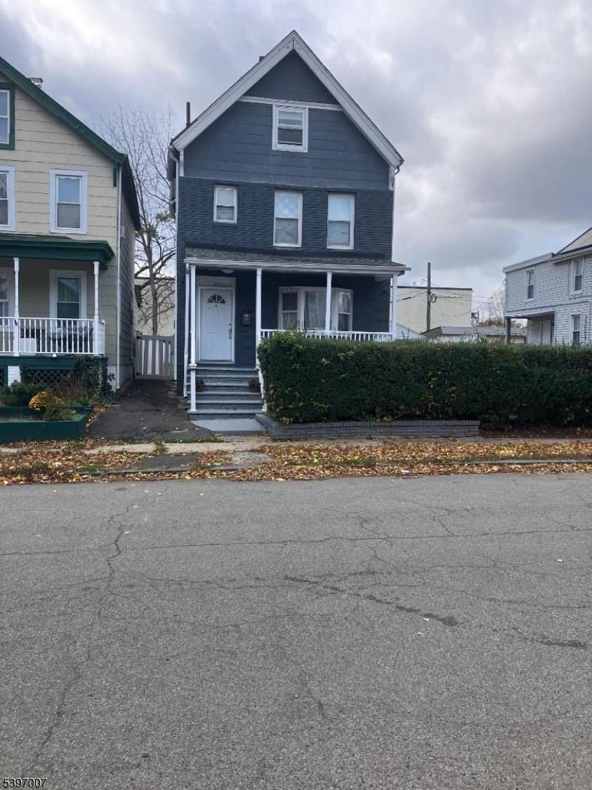 21 Lake St, East Orange City, NJ 07017