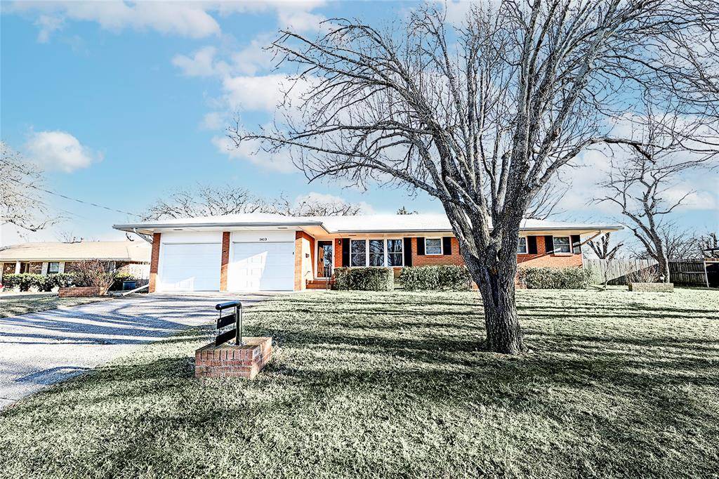 1403 Hulme Street, Bowie, TX 76230