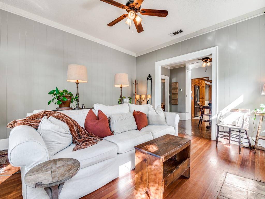 1107 E Marvin Avenue, Waxahachie, TX 75165