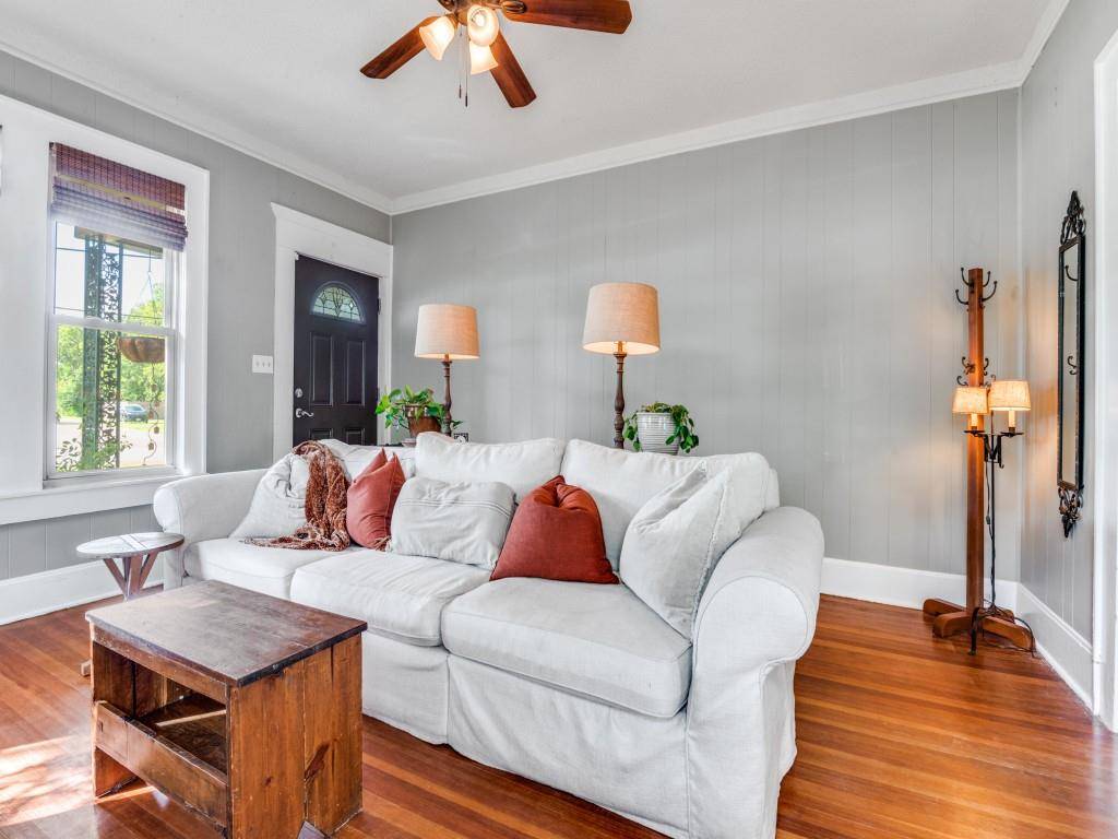 1107 E Marvin Avenue, Waxahachie, TX 75165