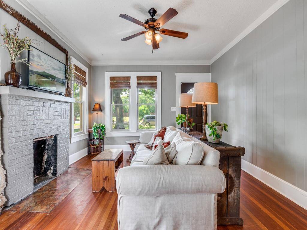 1107 E Marvin Avenue, Waxahachie, TX 75165