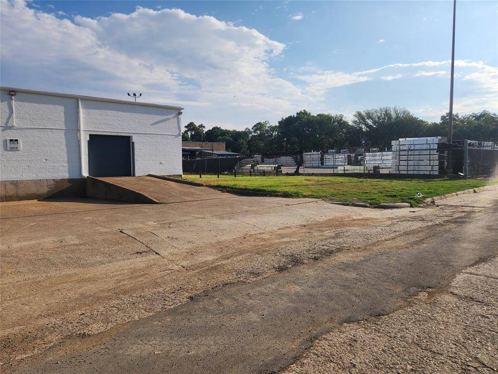 2839 Nagle Street, Dallas, TX 75220