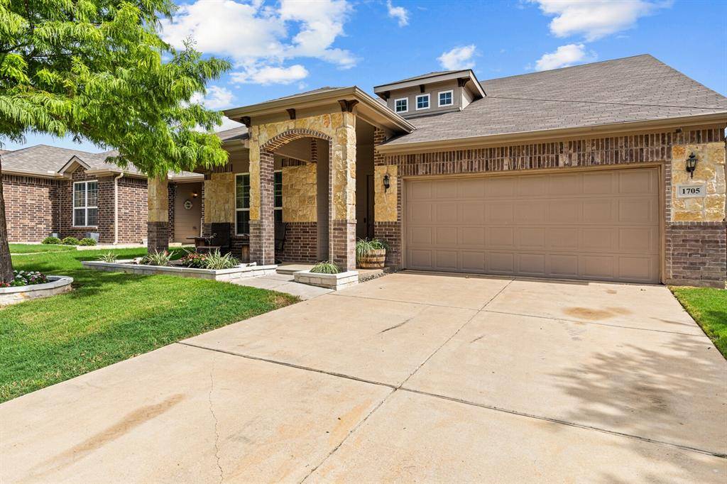 1705 Quail Springs Circle, Fort Worth, TX 76177