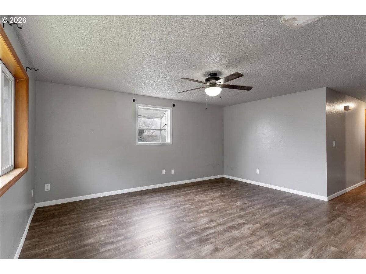 417 NE OAKEN HILLS DR, Willamina, OR 97396