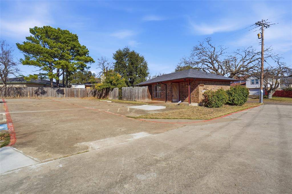 2105 W Shady Grove Road, Irving, TX 75060