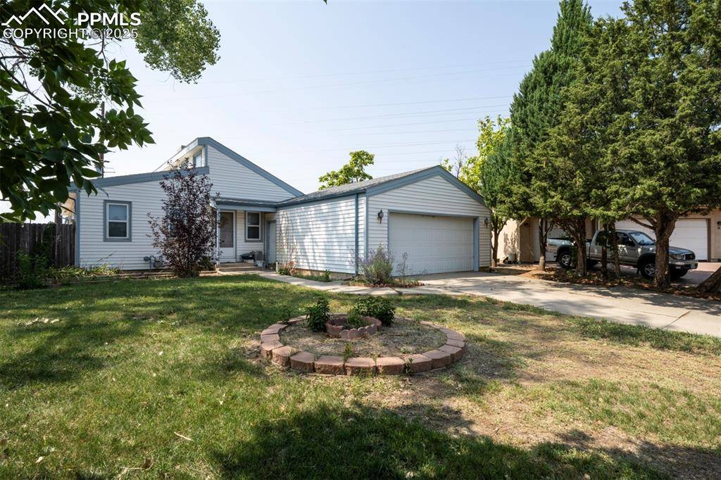 14 Crested Hill CT, Pueblo, CO 81008