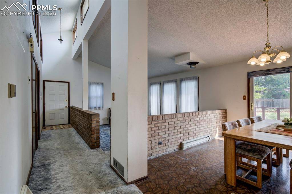 14 Crested Hill CT, Pueblo, CO 81008